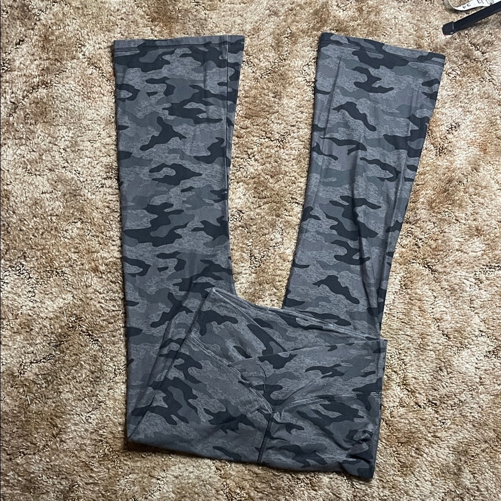 PINK Victoria’s Secret Gray Camouflage Cross Over Waistband Flared Yoga Leggings
